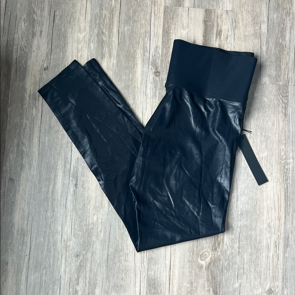 Carbon38 Shiny Black Leggings